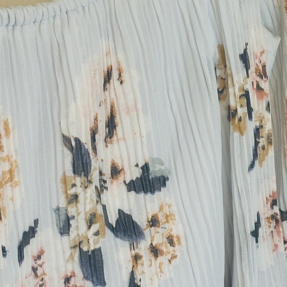 DYNAMITE White Floral Spring Summer Off the Shoulder Blouse Sz Large - Picture 4 of 8